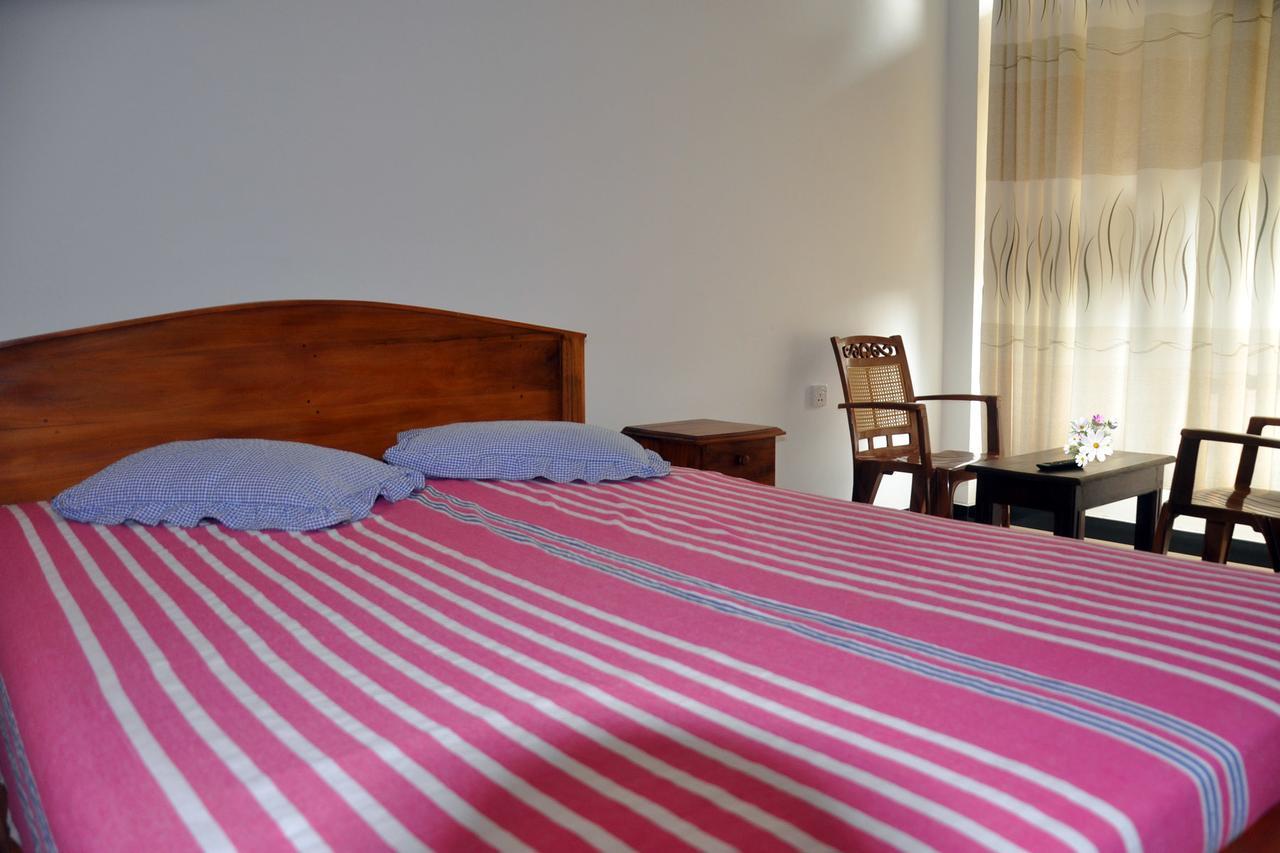 Hotel Pearl Gate Chilaw Exterior foto